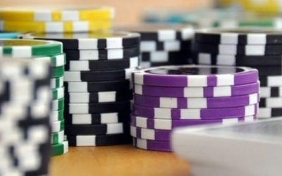 Online Casinos offer single or multiple bonuses.